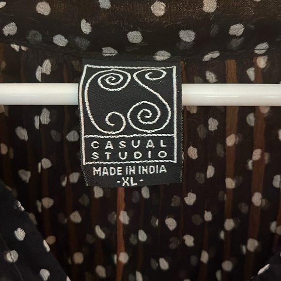 Cute sheer polka dot top - Picture 2 of 4